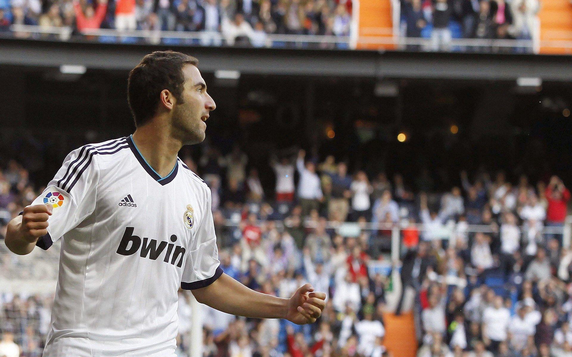 詹姆斯末节掌控力再显神威 关键数据双列联盟第四印证不老传奇